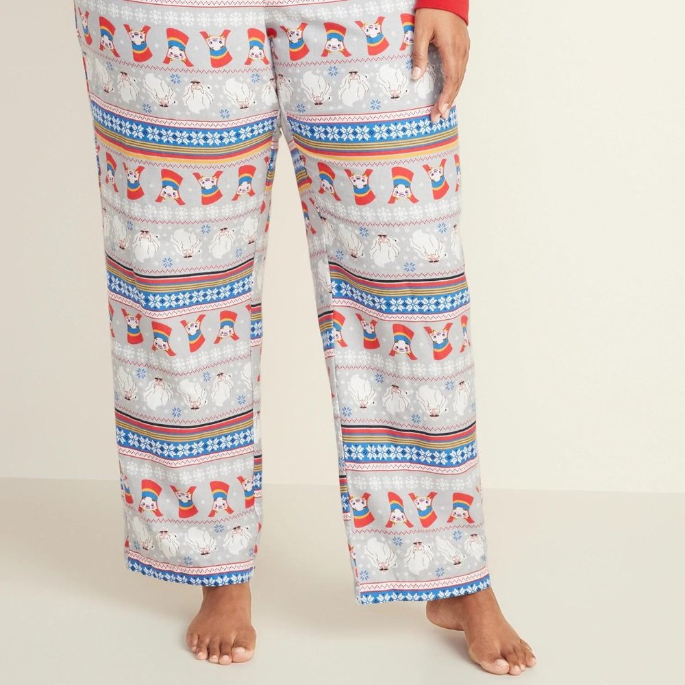 Old Navy Patterned Flannel Plus-Size Pajama Pants - Picture 2 of 3